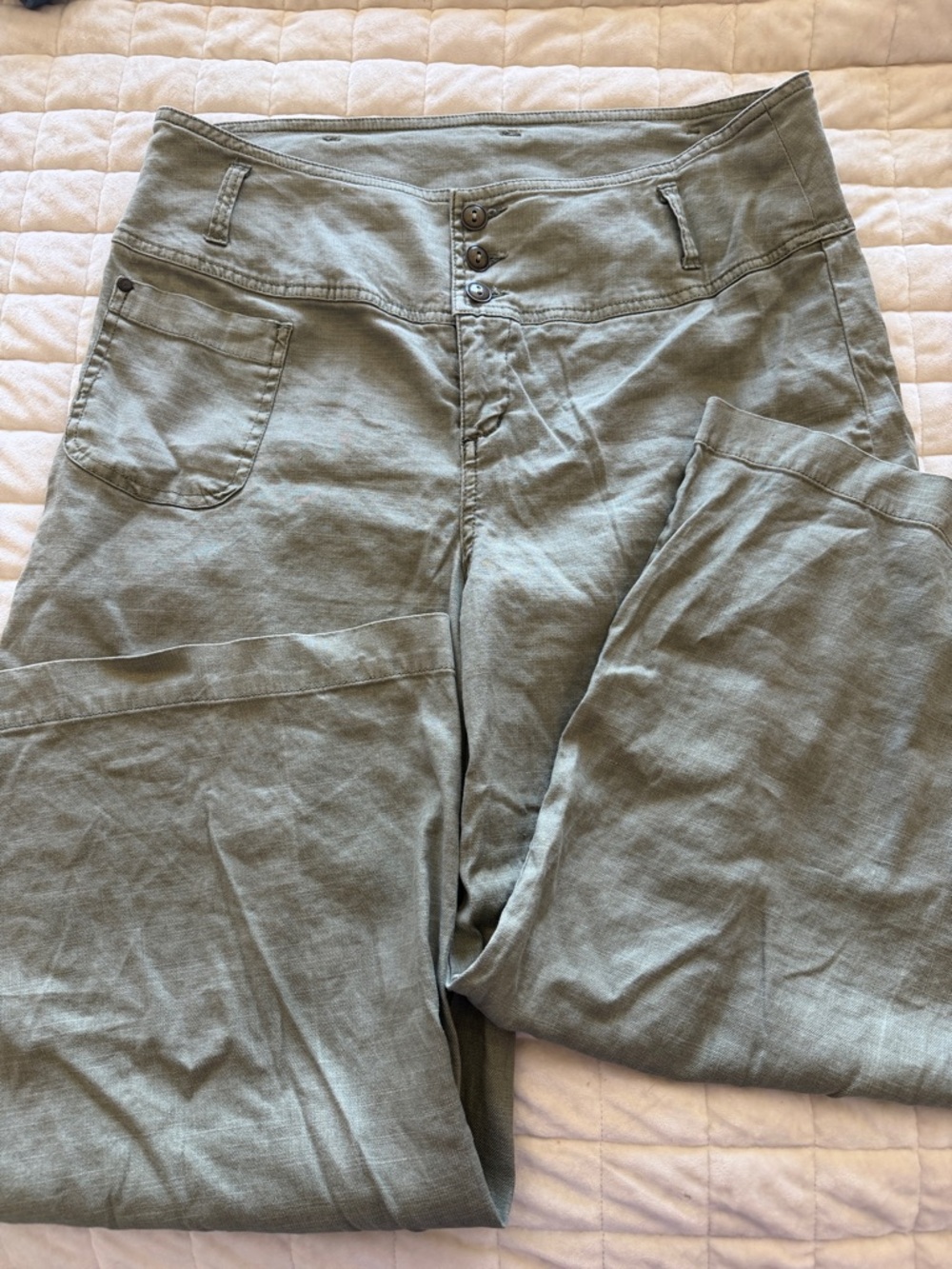 Sundance Olive Green Capris with Button-Front Waist